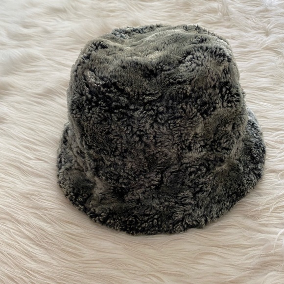 Vinatge Wilson’s Leather Gray Fur Faux Bucket Hat Y2K - Picture 6 of 9